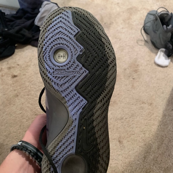 Kyrie Flytrap Black and Gray - Picture 6 of 6